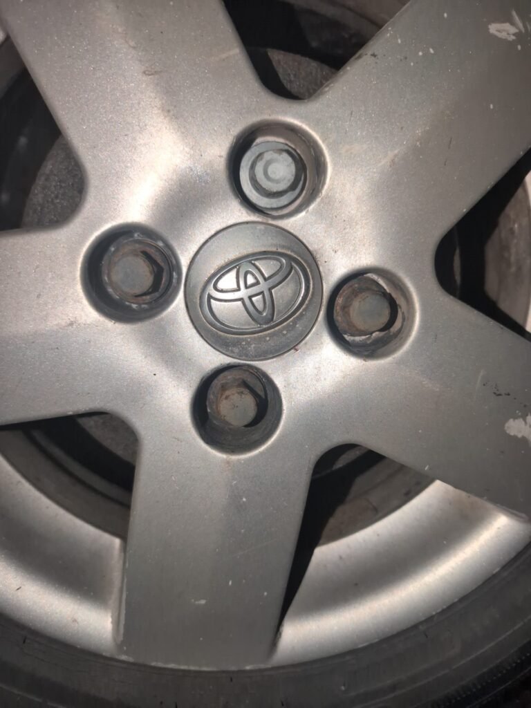Toyota Aygo locking wheel nut
