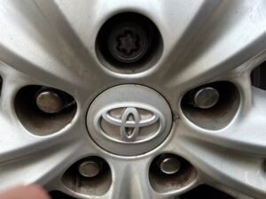 Toyota Rav 4 2013 wheel locking nut