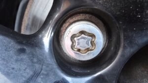 Toyota Yaris locking wheel nut key