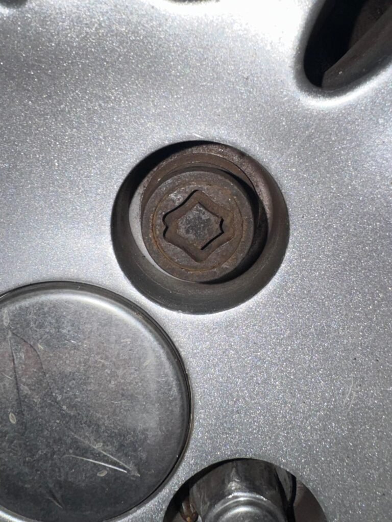 toyota yaris wheel locking nut