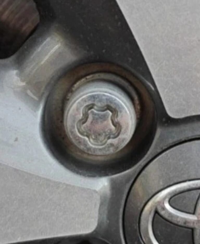 Toyota Yaris wheel lock key code