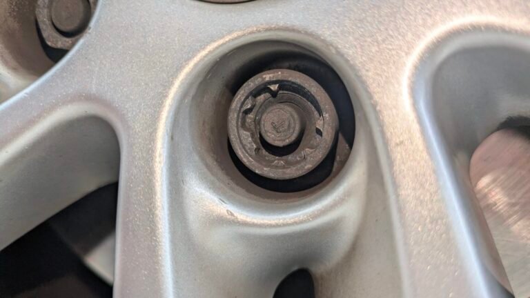 Vauxhall Astra wheel locking nut key replacement