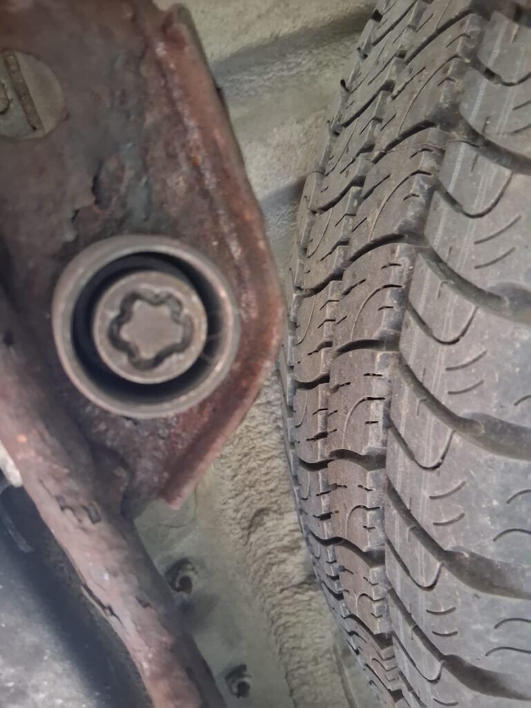 Vauxhall Vivaro B 2015 wheel locking nut key replacement