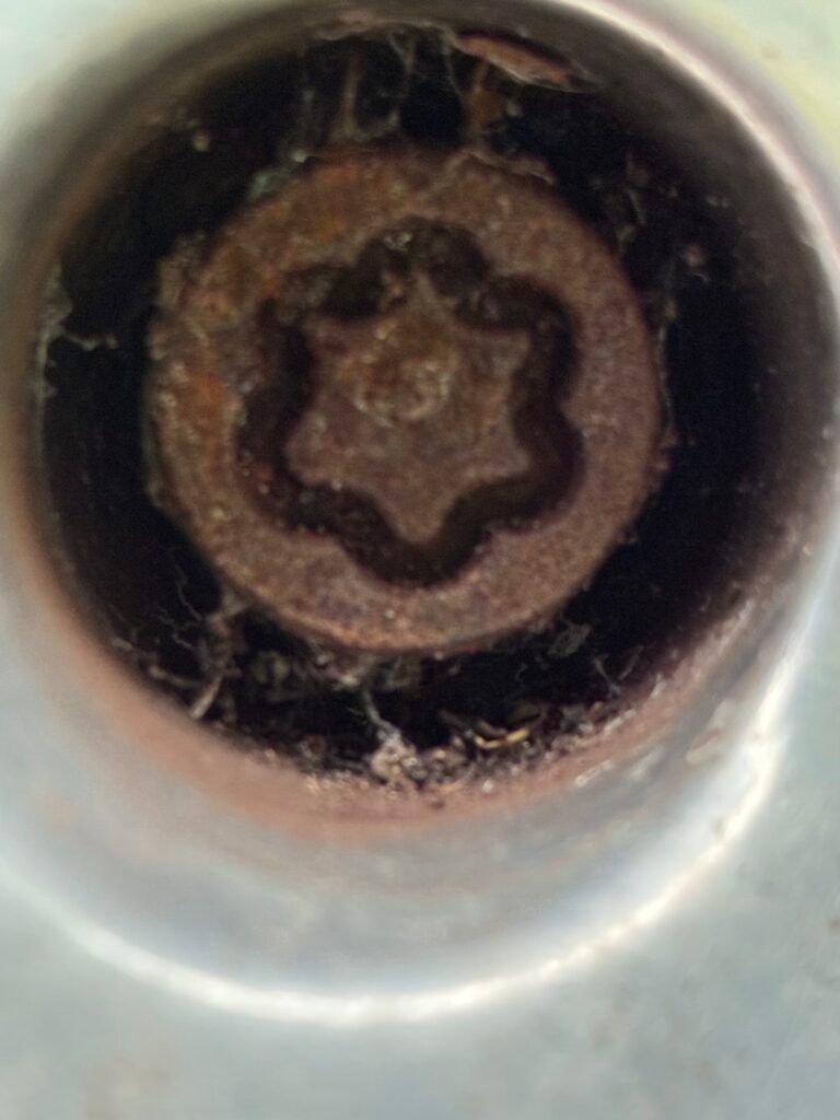 Vauxhall VX220 Turbo MY2003 wheel locking nut key replacement