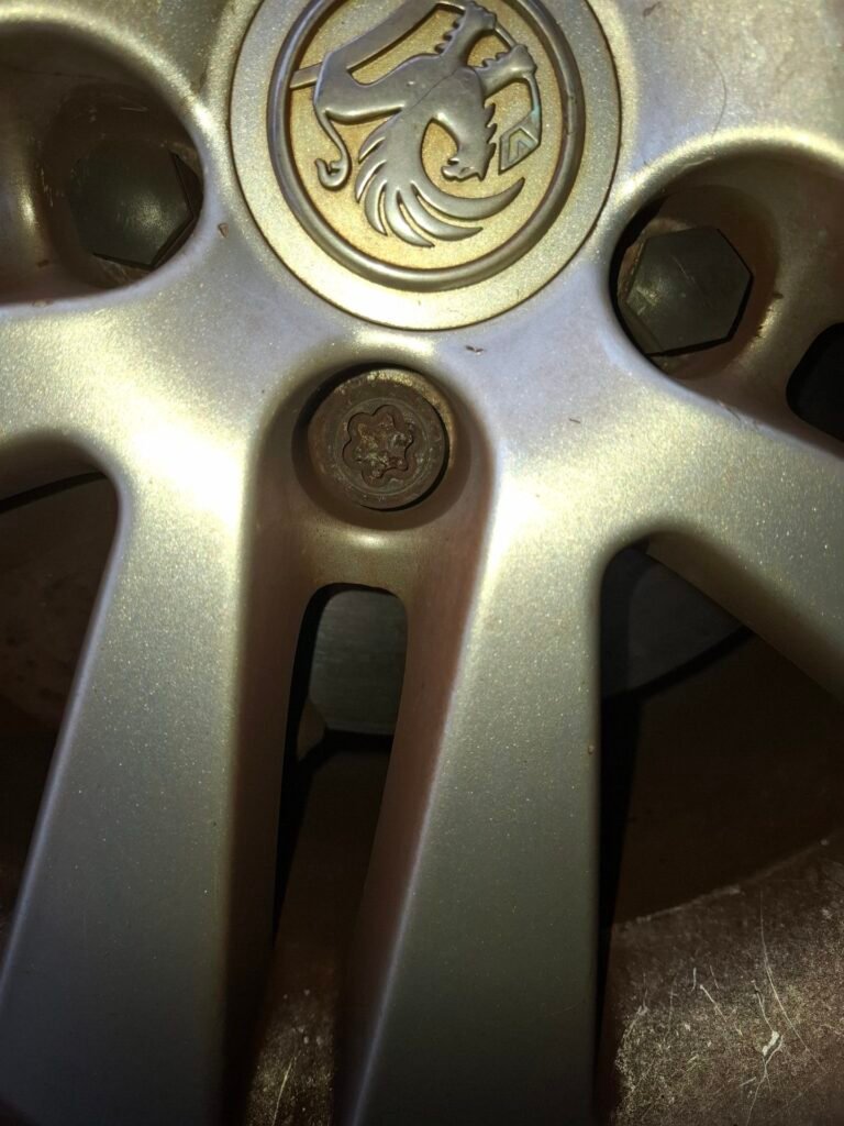 Vauxhall Astra lug nut key