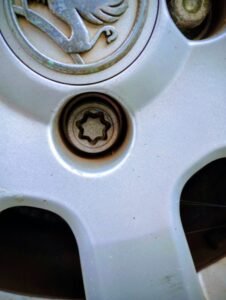 Vauxhall Corsa Breeze locking wheel nut