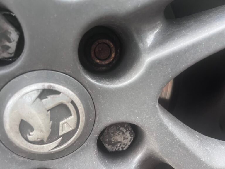 Vauxhall Grandland locking lug nut
