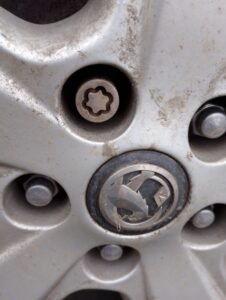 Vauxhall Mokka locking wheel nut key