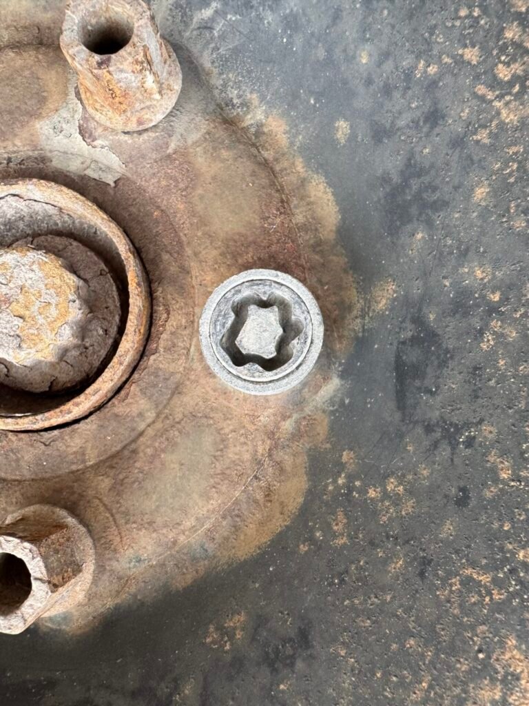 Volkswagen Golf 1.8 tsi wheel locking nut key replacement