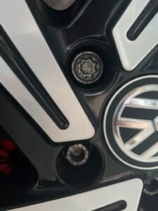 Volkswagen Golf 7.5 GTI Performance 2017 wheel locking nut key replacement