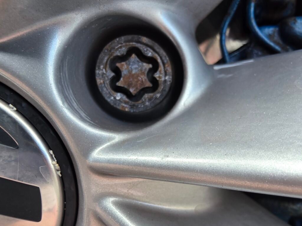 VOLKSWAGEN Scirocco wheel locking nut key replacement