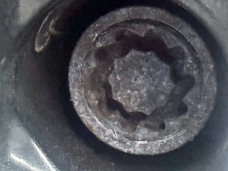 Volkswagen Tiguan wheel locking nut key replacement