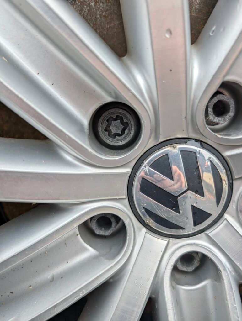 Volkswagen Tiguan wheel locking nut key replacement