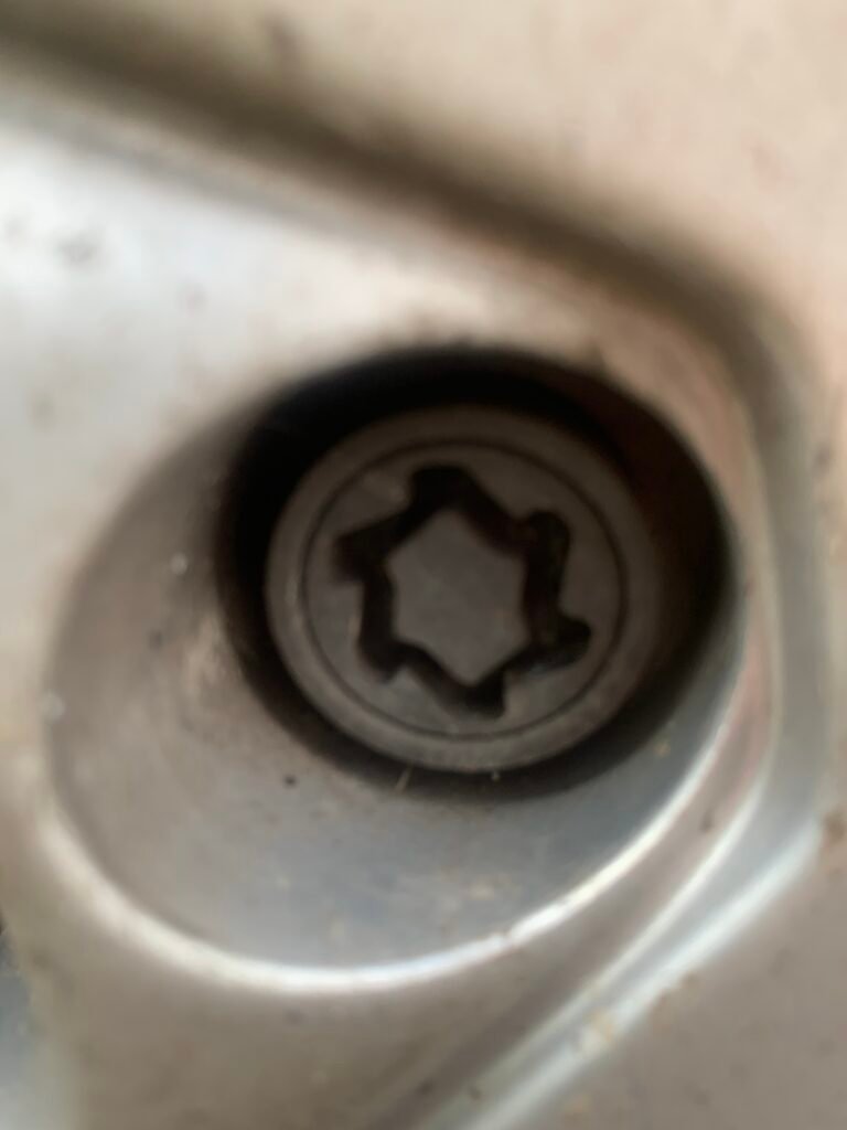 Volkswagen Golf lug nut key
