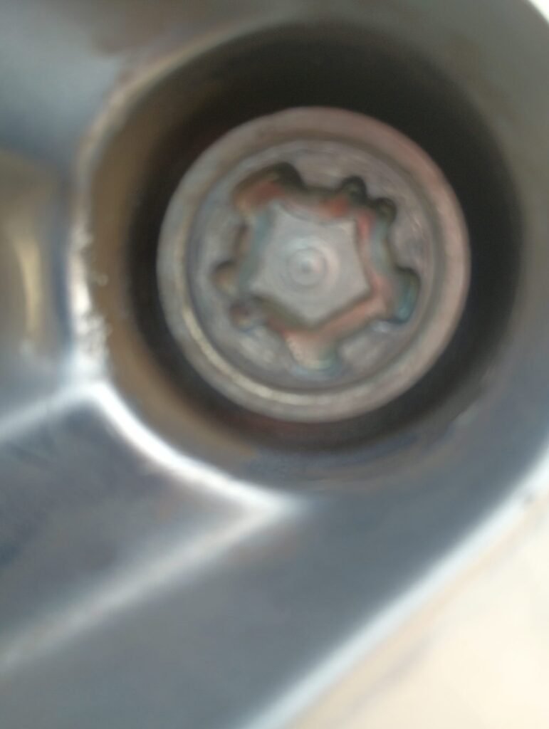 Volkswagen Sportwagen wheel locking nut