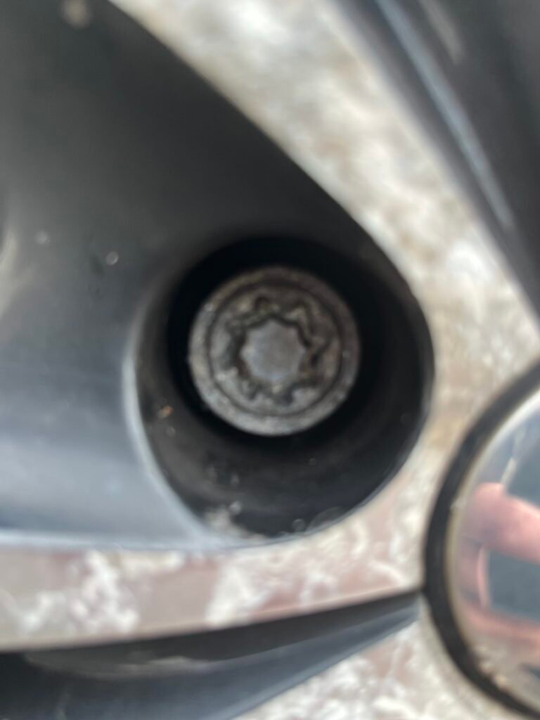 Volkswagon Polo wheel locking nut key replacement