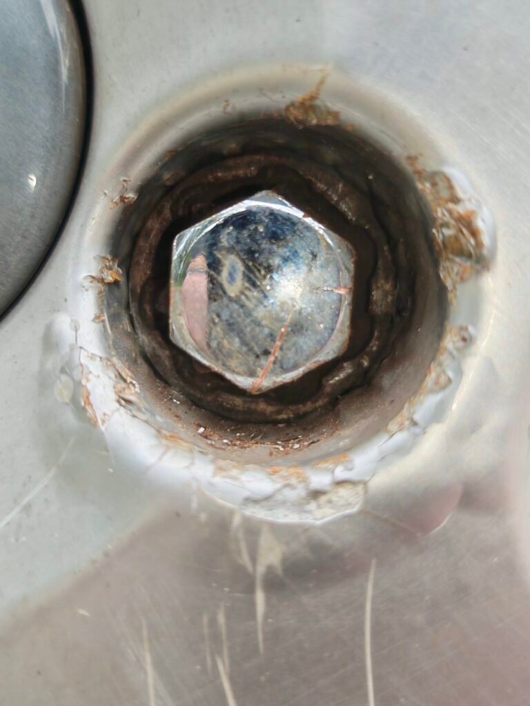 Volvo 2012 XC60 wheel locking nut key replacement