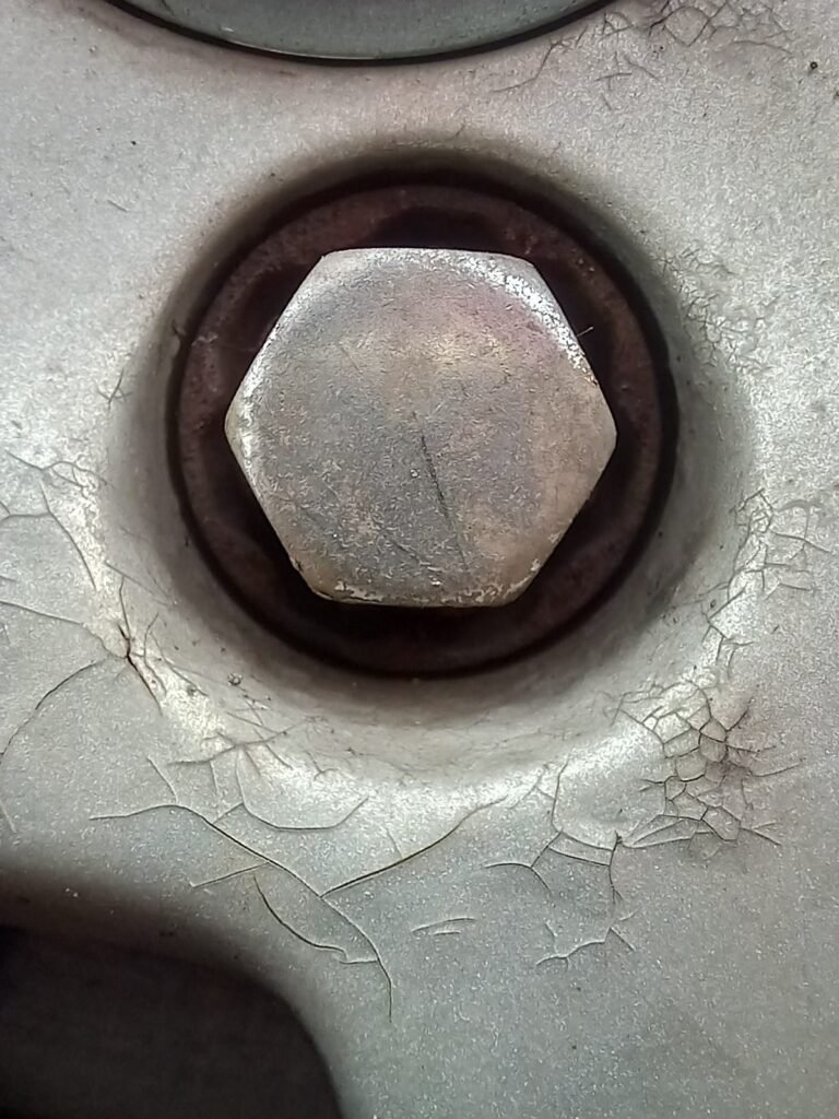 volvo V60 1.6 e Drive wheel locking nut key replacement
