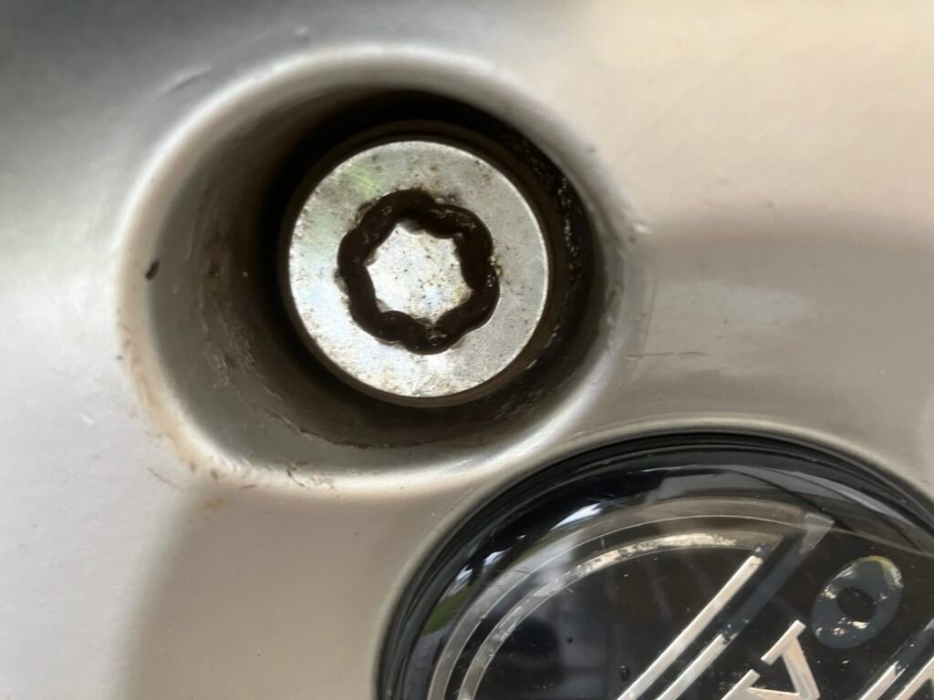 Volvo V70 V 70 AWD estate 2004 wheel locking nut key replacement