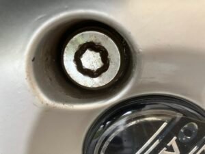 Volvo V70 V 70 AWD estate 2004 wheel locking nut key replacement