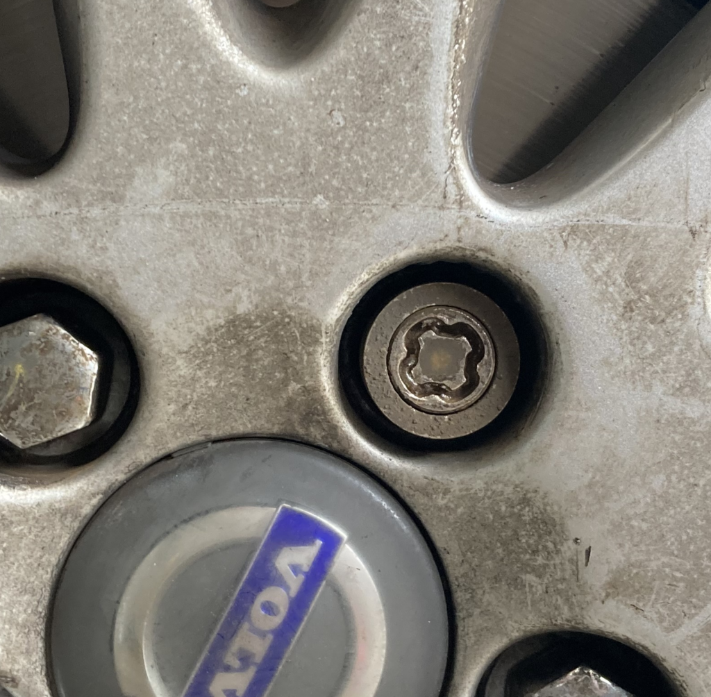 Volvo C30 wheel locking nut key replacement