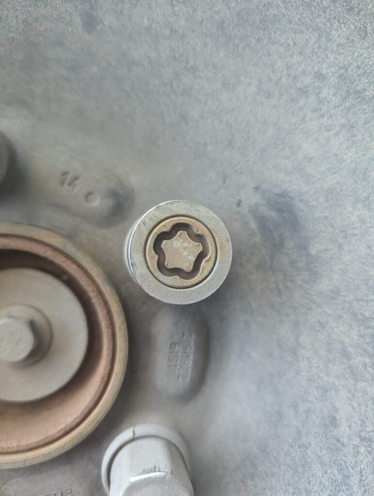 Volvo S40 2006 wheel locking nut key replacement