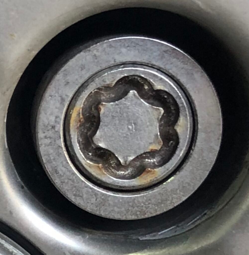 VOLVO S40 wheel locking nut key replacement