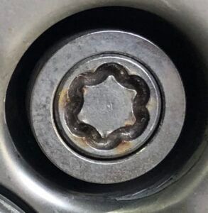 VOLVO S40 wheel locking nut key replacement