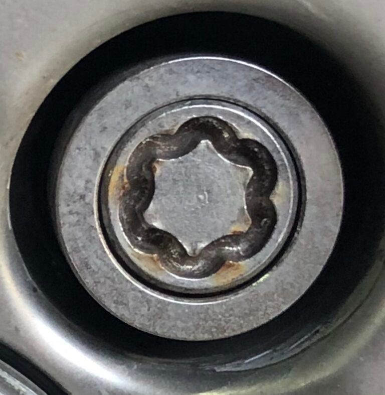 VOLVO S40 wheel locking nut key replacement