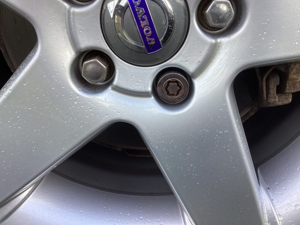 Volvo S40 wheel locking nut key replacement