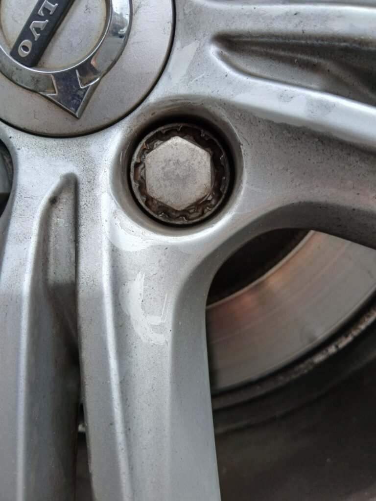 Volvo S90 wheel locking nut key replacement