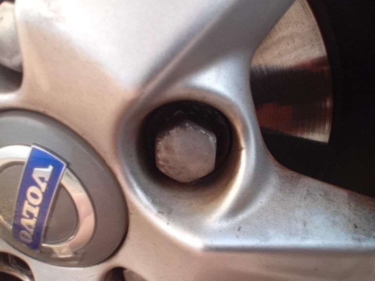 Volvo V40 wheel locking nut key replacement