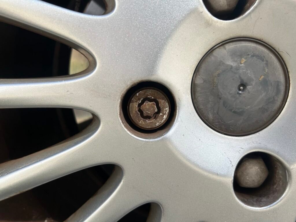 Volvo V40 wheel locking nut key replacement
