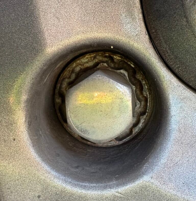 Volvo V40 wheel locking nut key replacement