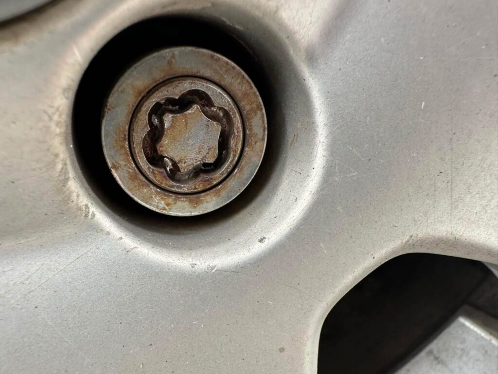 Volvo V50 wheel locking nut key replacement