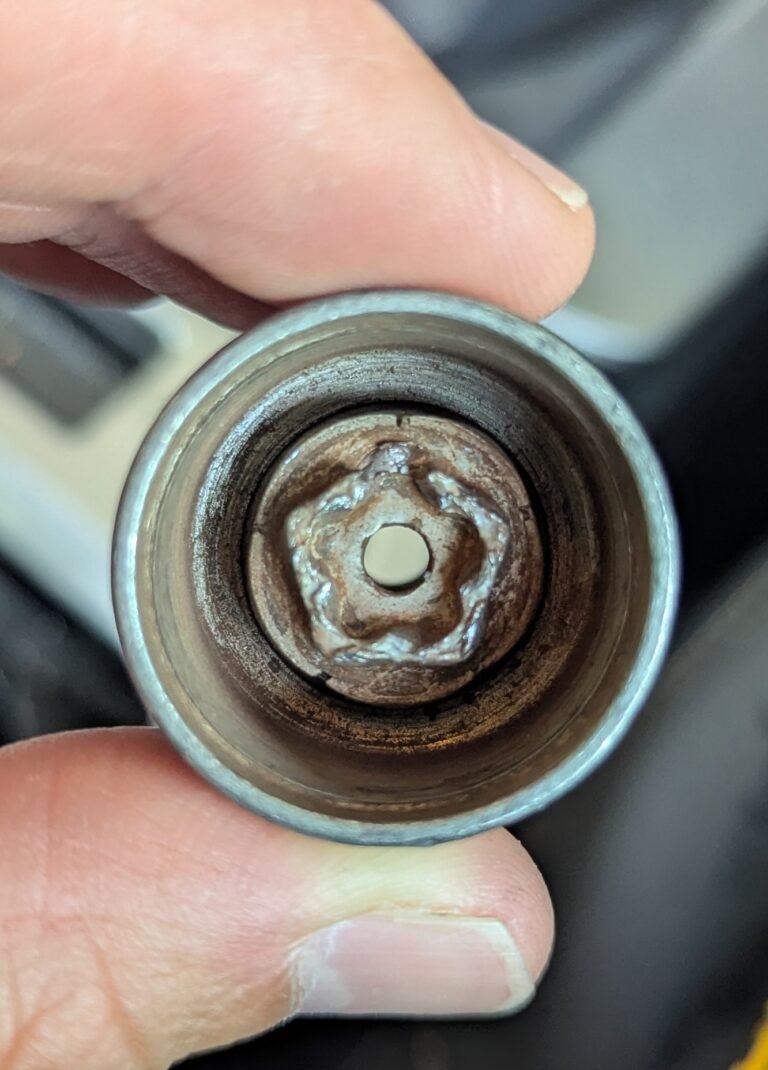 Volvo V50 wheel locking nut key replacement