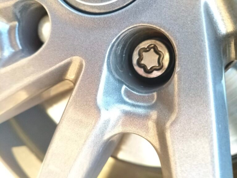 Volvo V60 wheel locking nut key replacement