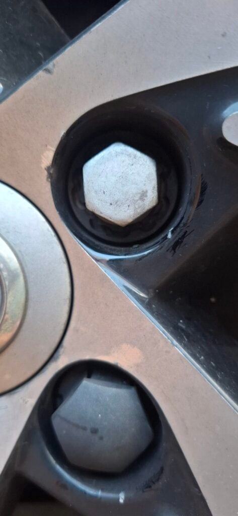 Volvo V60 wheel locking nut key replacement