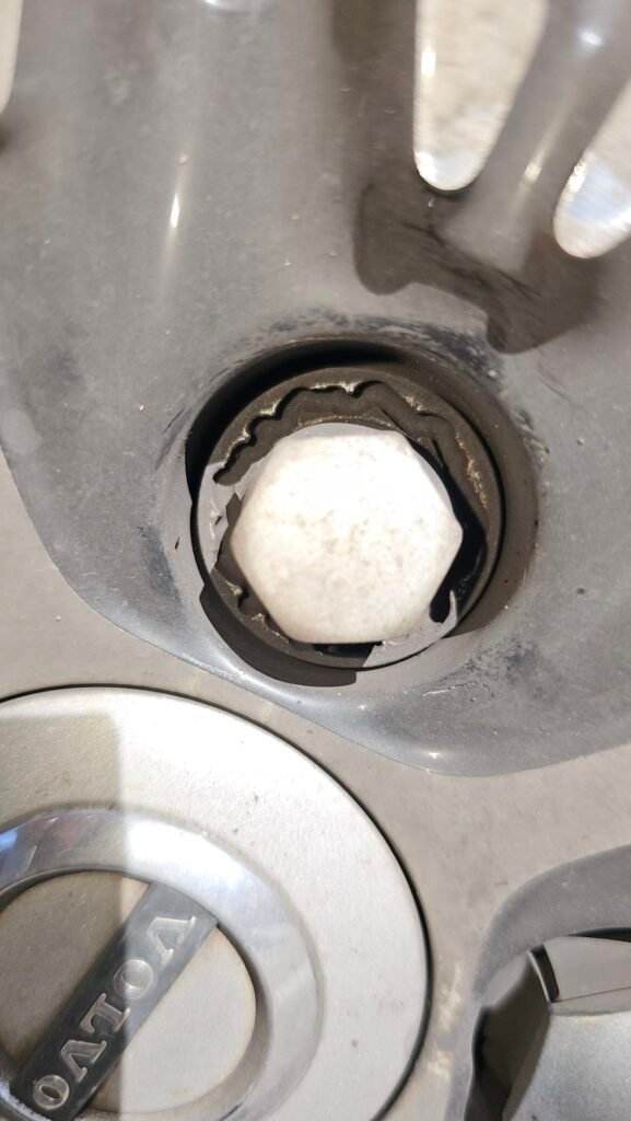 Volvo V60 wheel locking nut key replacement