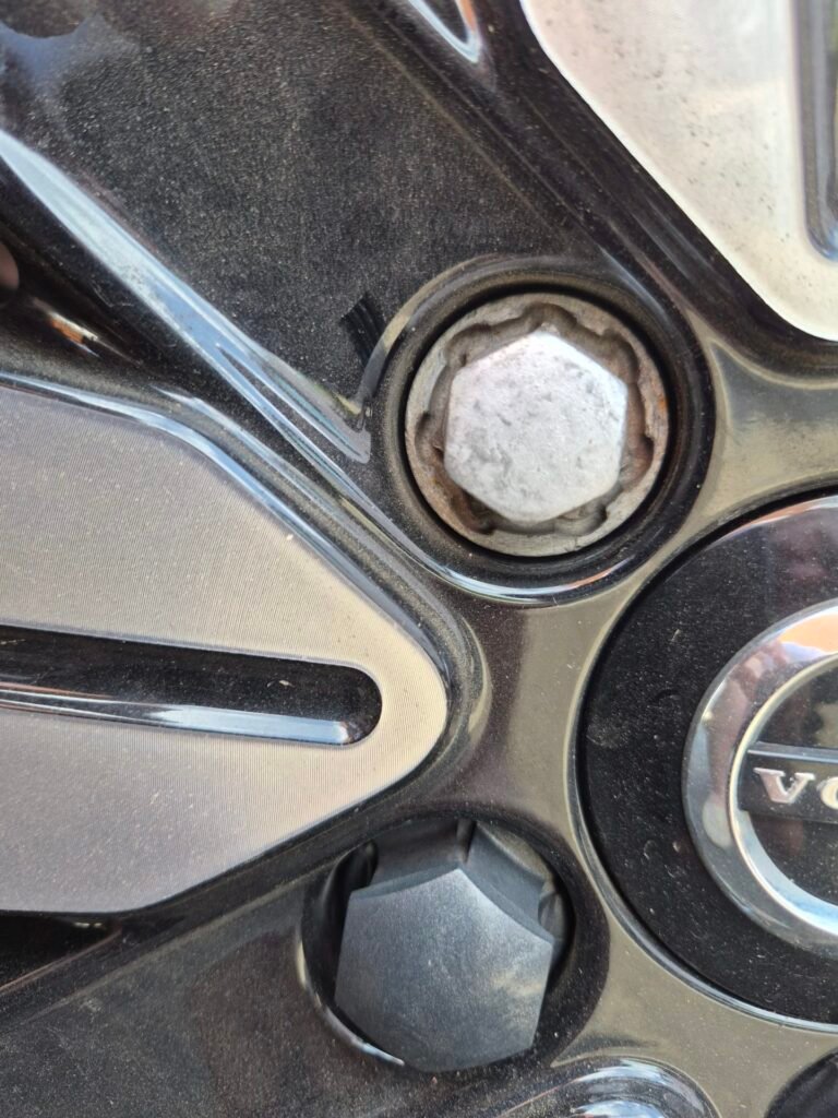 Volvo XC40 wheel locking nut key replacement