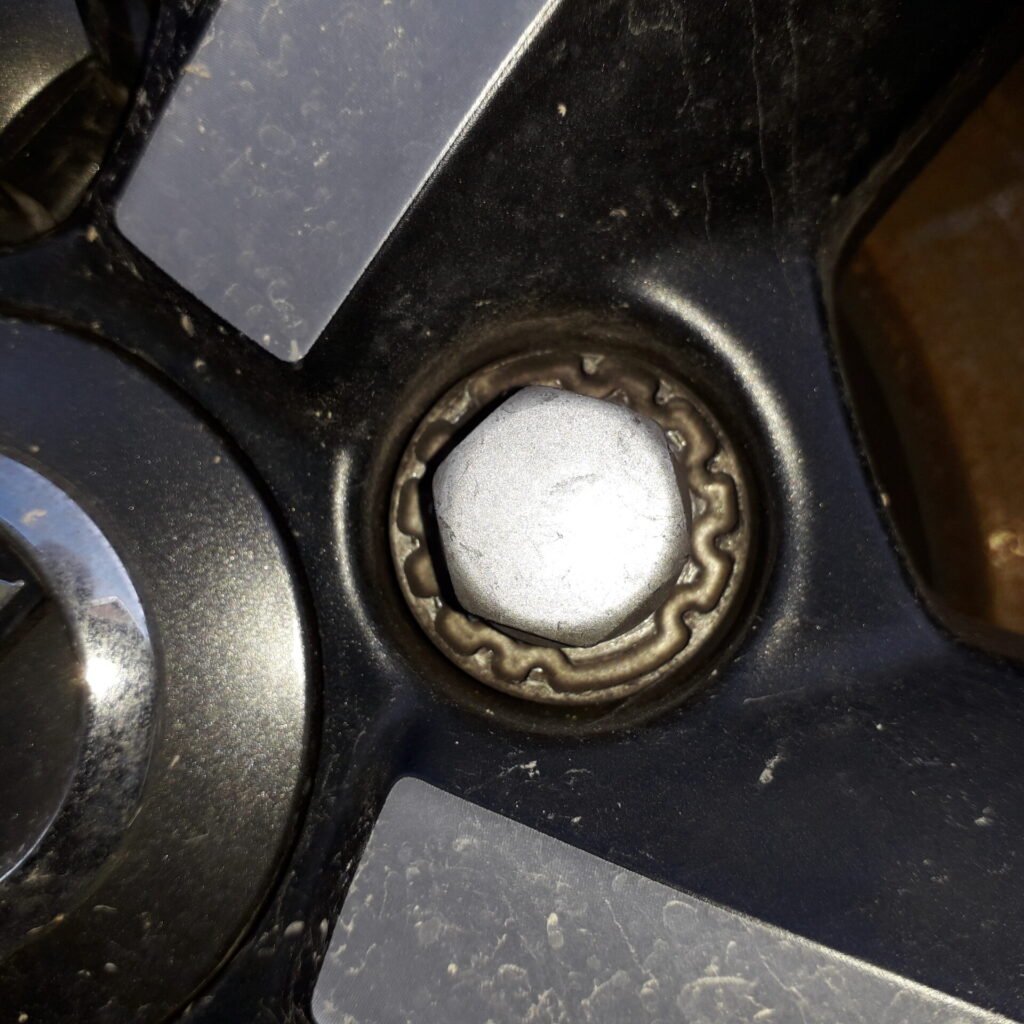 Volvo XC40 wheel locking nut key replacement