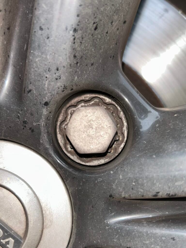 Volvo XC40 wheel locking nut key replacement