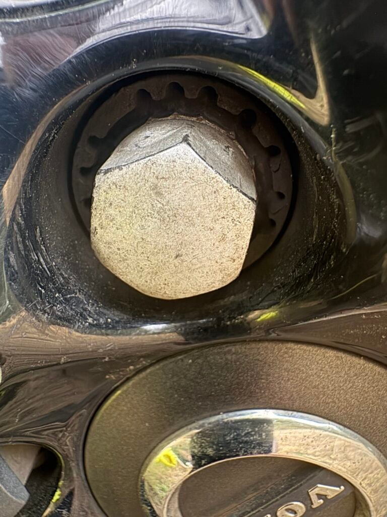 Volvo Xc60 2018 wheel locking nut key replacement