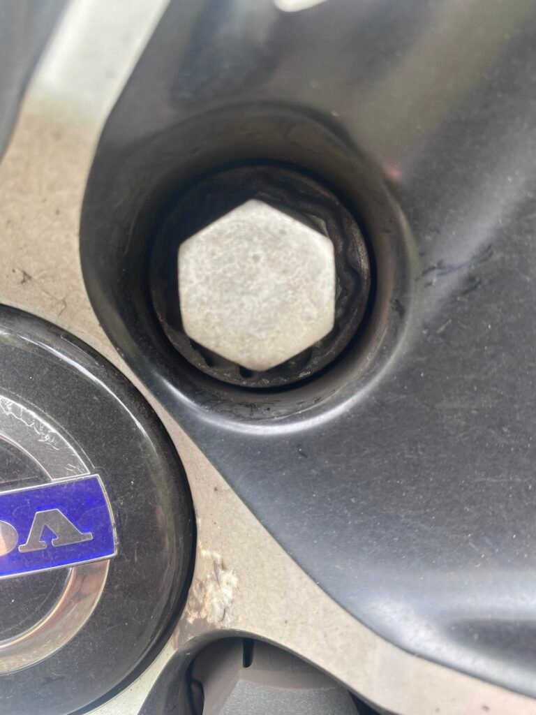 Volvo XC60 wheel locking nut key replacement
