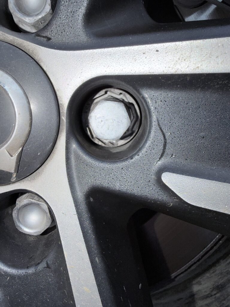 Volvo XC90 B5D R-Design Pro - MY 2021 wheel locking nut key replacement