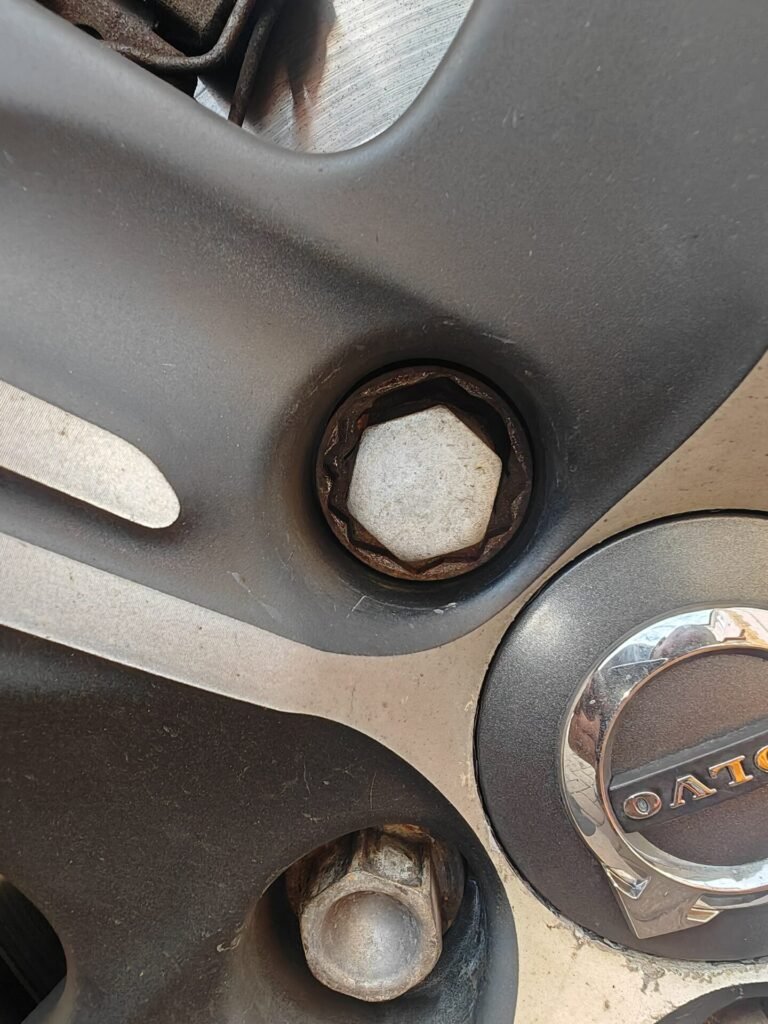Volvo XC90 wheel locking nut key replacement