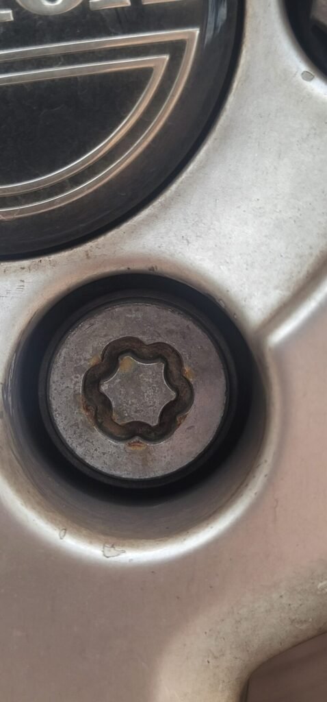 Volvo XC90 wheel locking nut key replacement