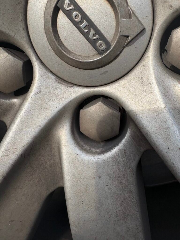Volvo XC90 T6(320) Momentum 19" (First registration 2015) wheel locking nut key replacement