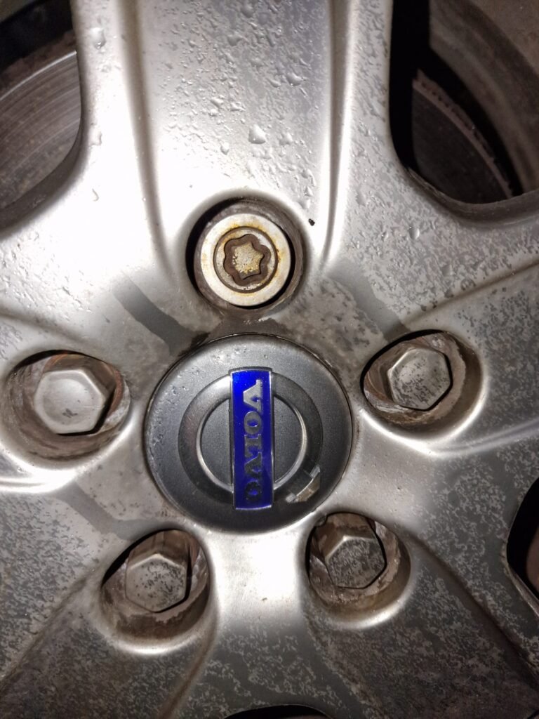 Volvo S40 wheel lock key code