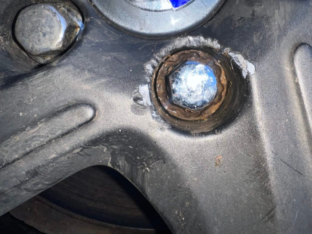 Volvo S60 R Design D3 locking lug nut